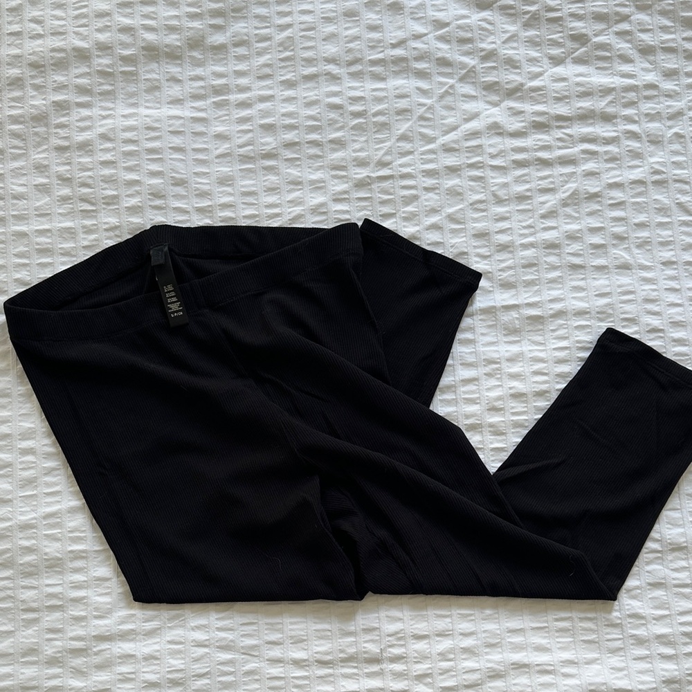 skims black capri